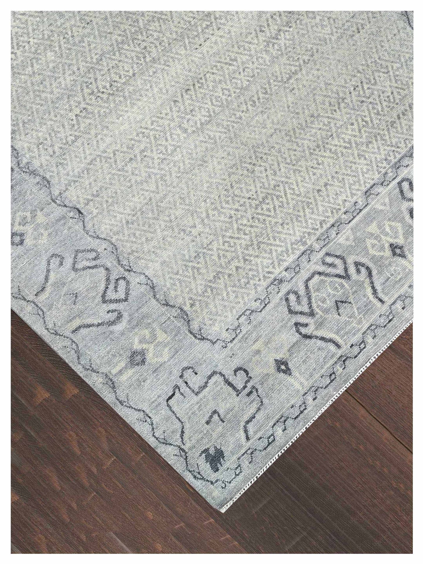 Artisan Bazaar  Cream Beige Traditional Knotted Rug