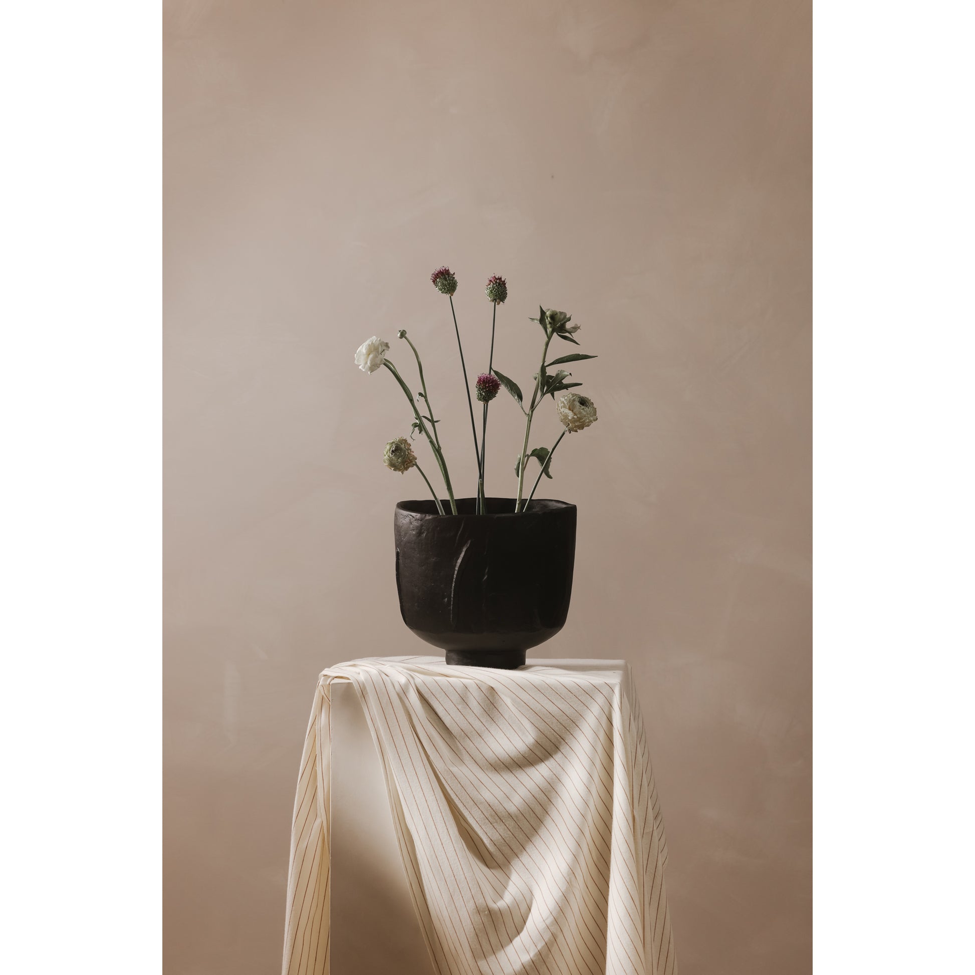 Moes Home Vases Tross Black  Furniture