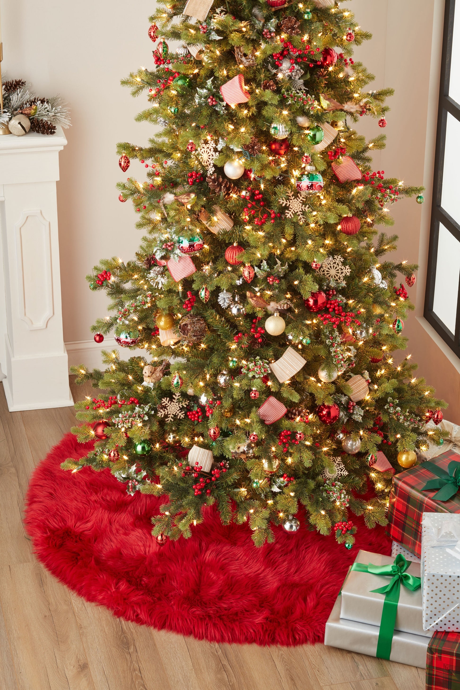 Momeni Furry Tree Skirt  Red  Modern