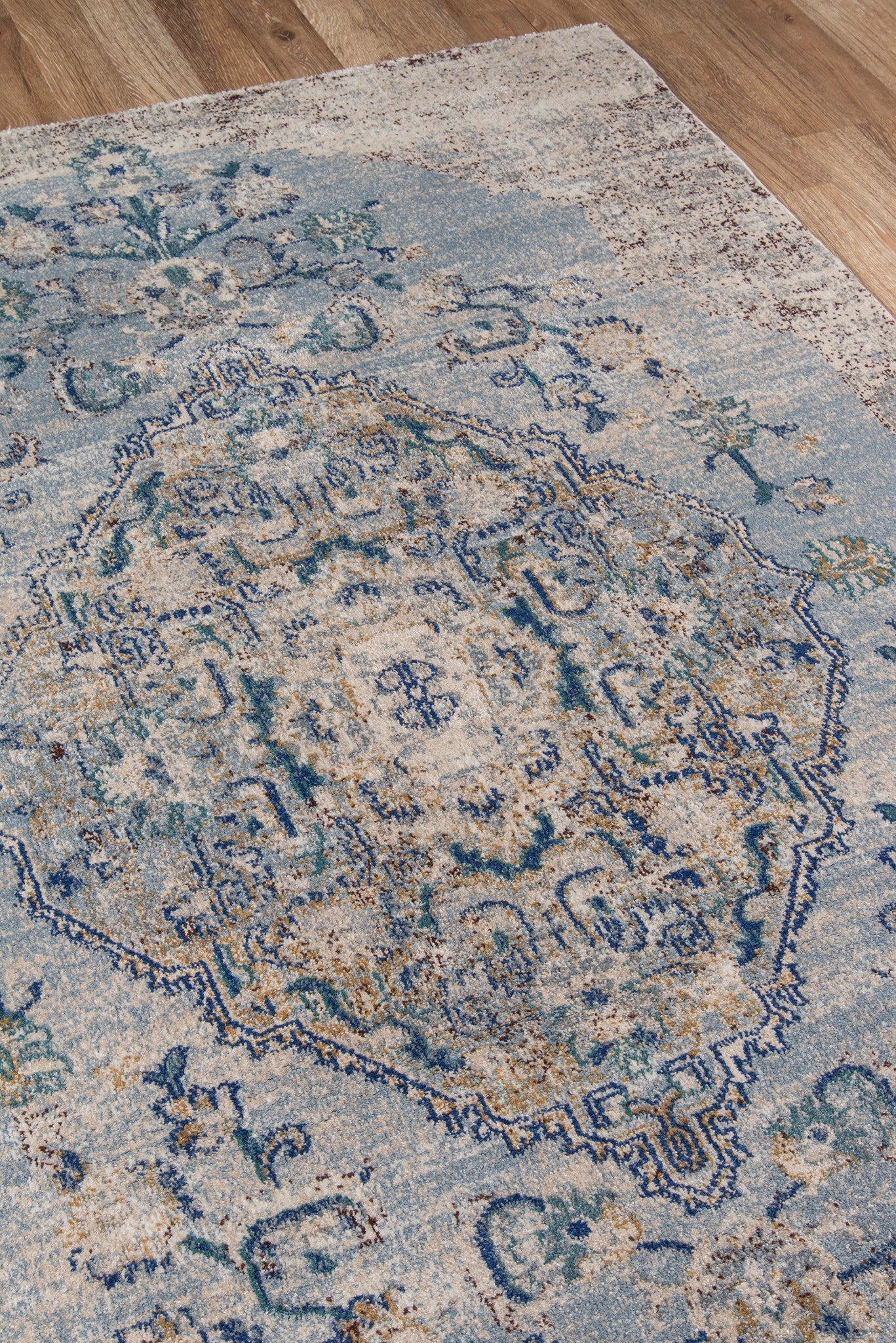 Momeni Amelia AM-02 Light Blue Traditional Machine Made Rug