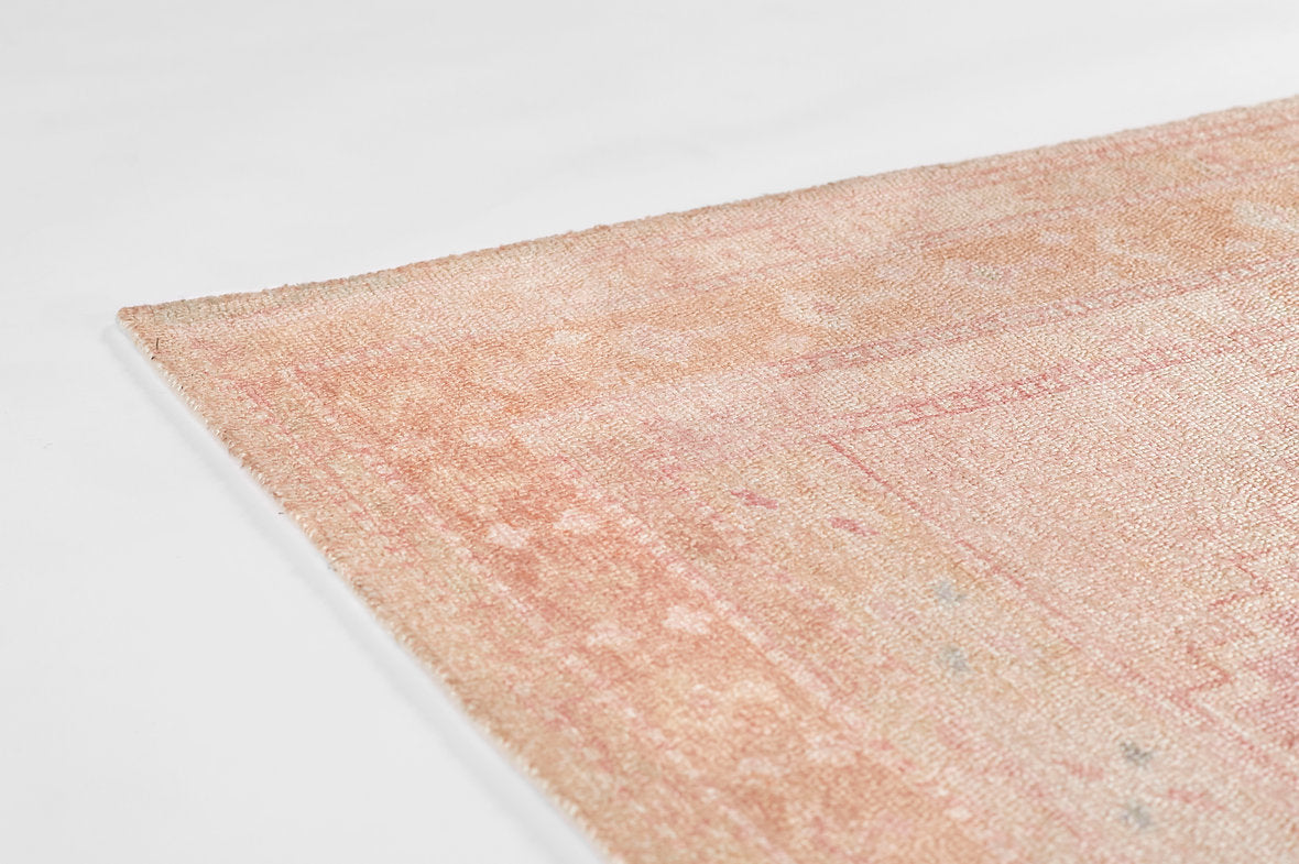 Momeni Luna LNA-3 Pink Traditional Hand Tufted Rug