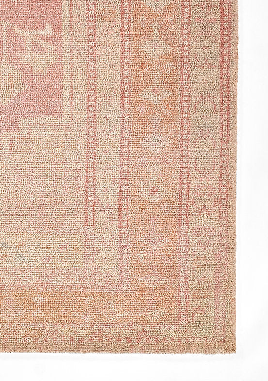 Momeni Luna LNA-3 Pink Traditional Hand Tufted Rug