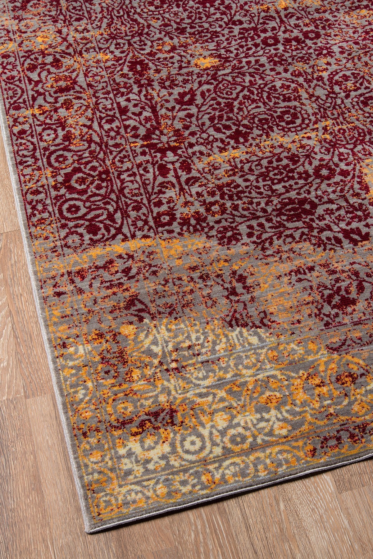 Momeni Petra PE-01 Red Traditional Machine Made Rug