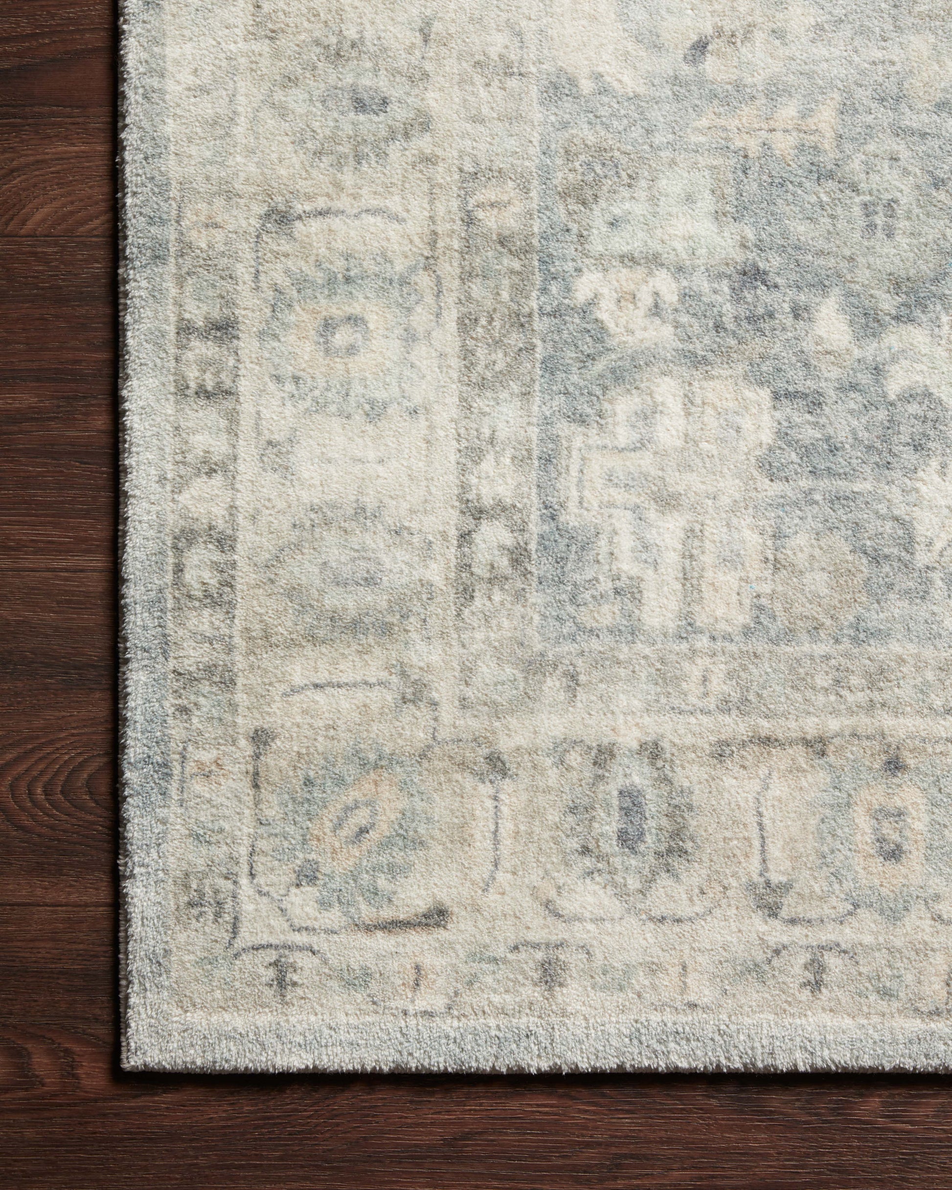 Loloi II Rosette ROS-07 Denim Fog Traditional Power Loomed Rug