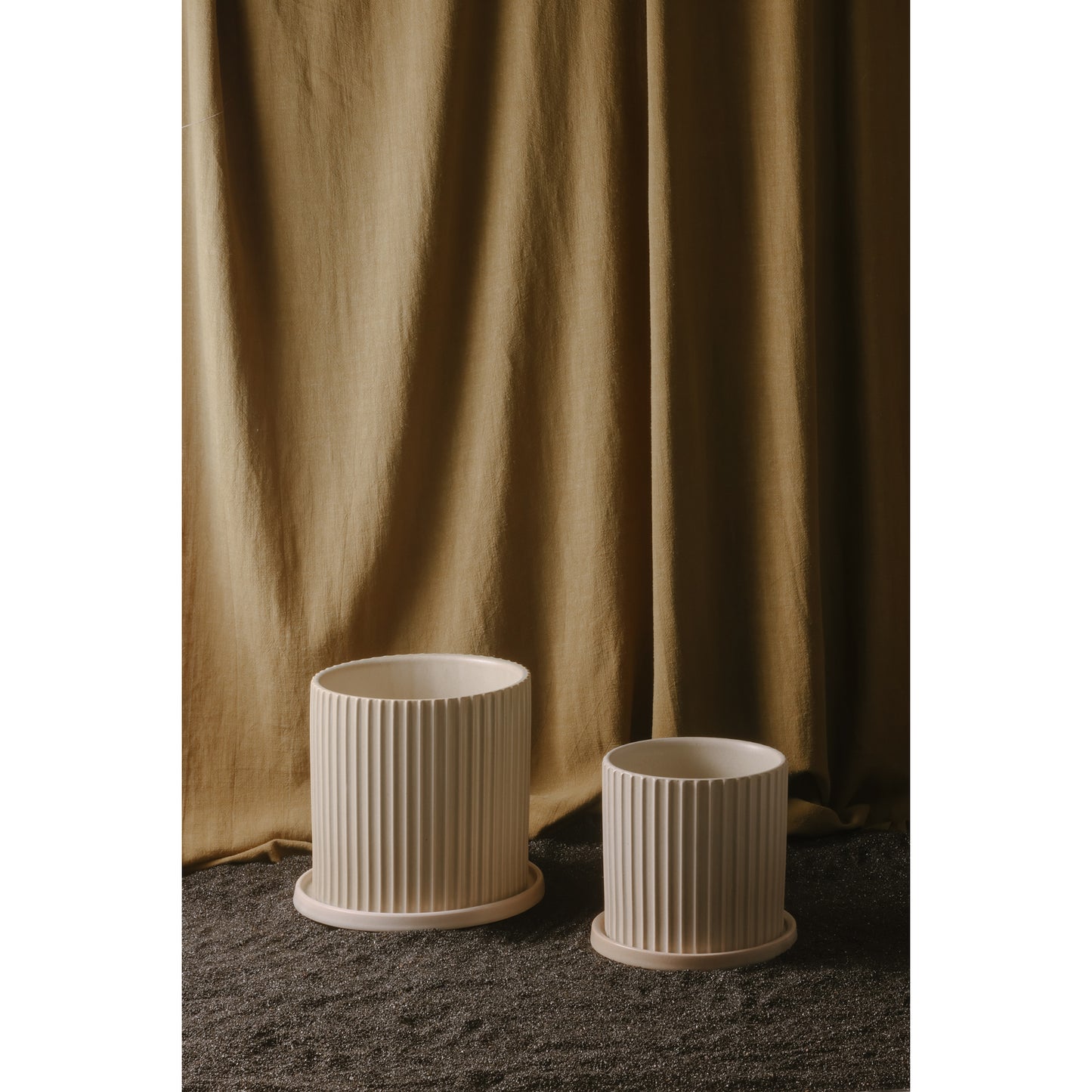 Moes Home Planters Kuhi Beige  Furniture