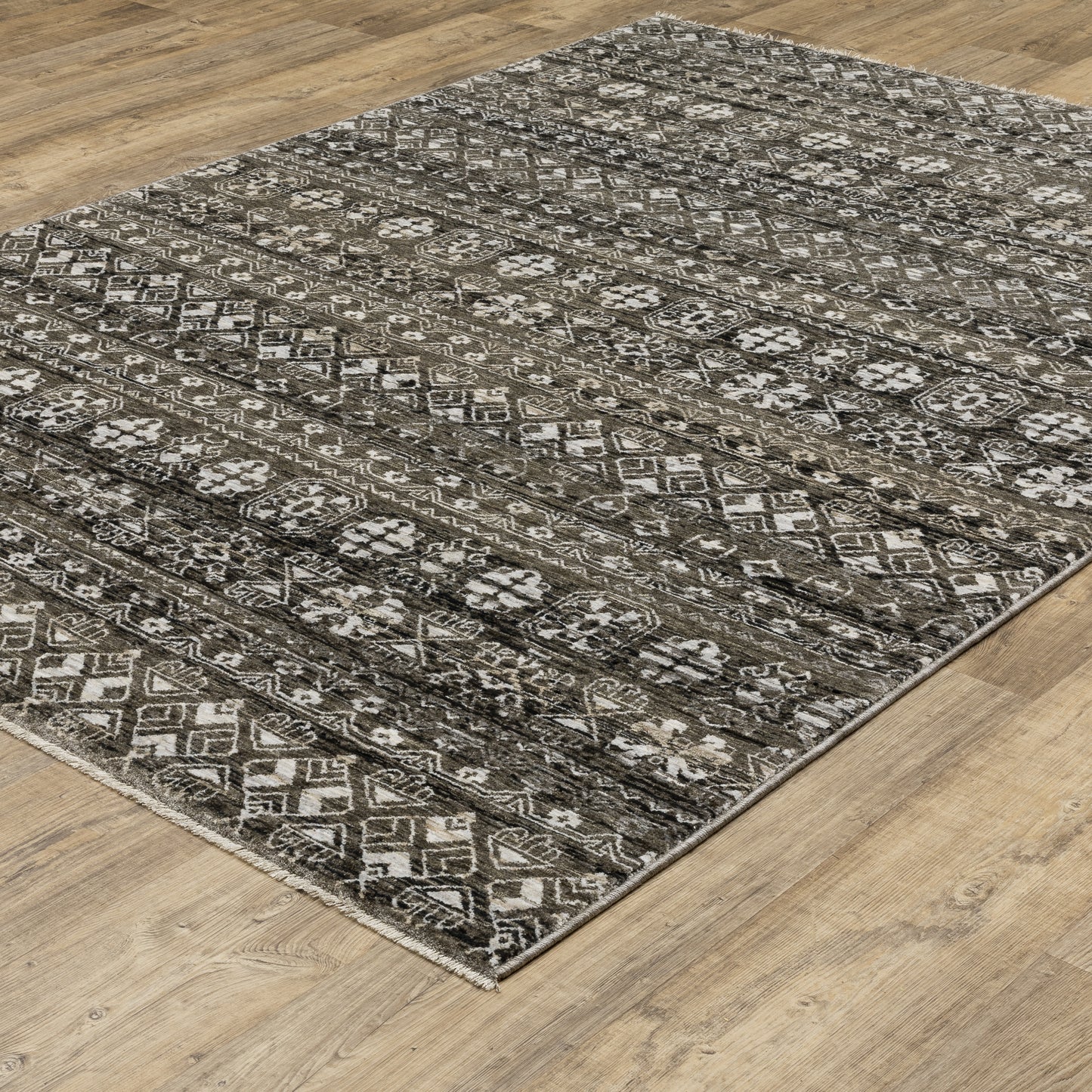 Oriental Weavers Chamberlain CH07C Black Casual Machine-Print Rug