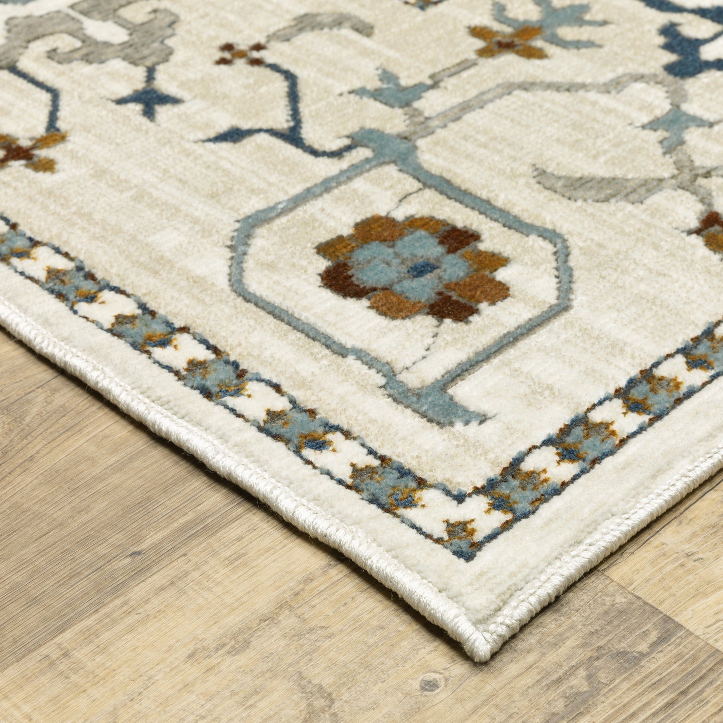 Oriental Weavers Ellington ELL10 Ivory Traditional Power-Loomed Rug