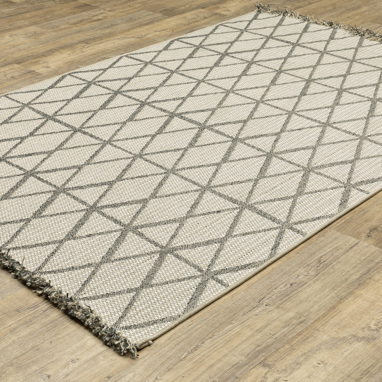 Oriental Weavers Gillian 1331V Beige Black Casual Power-Loomed Rug