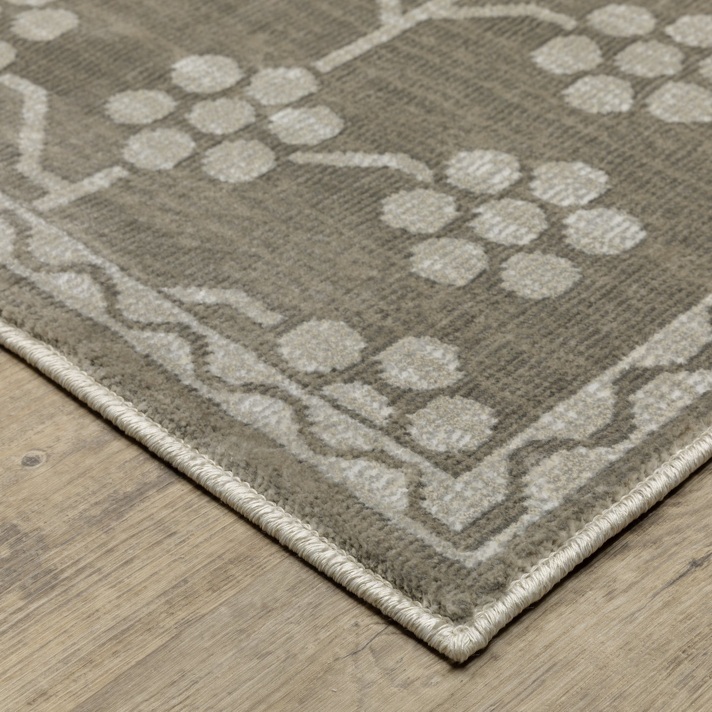 Oriental Weavers Intrigue INT01 Grey Grey Traditional Power-Loomed Rug