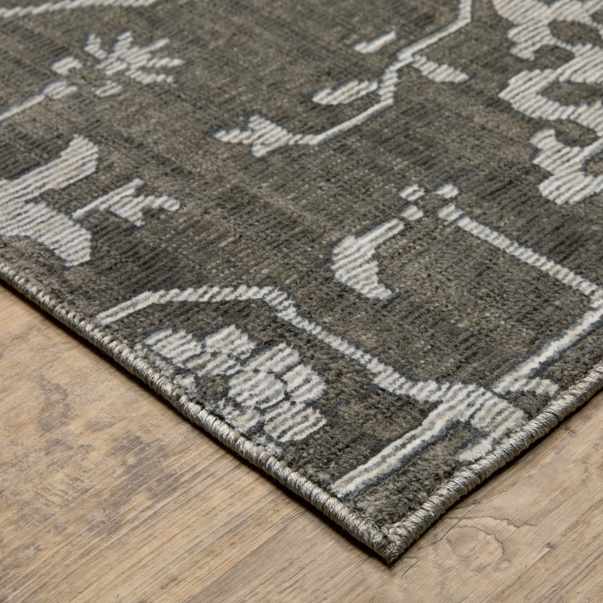 Oriental Weavers Intrigue INT09 Grey Traditional Power-Loomed Rug