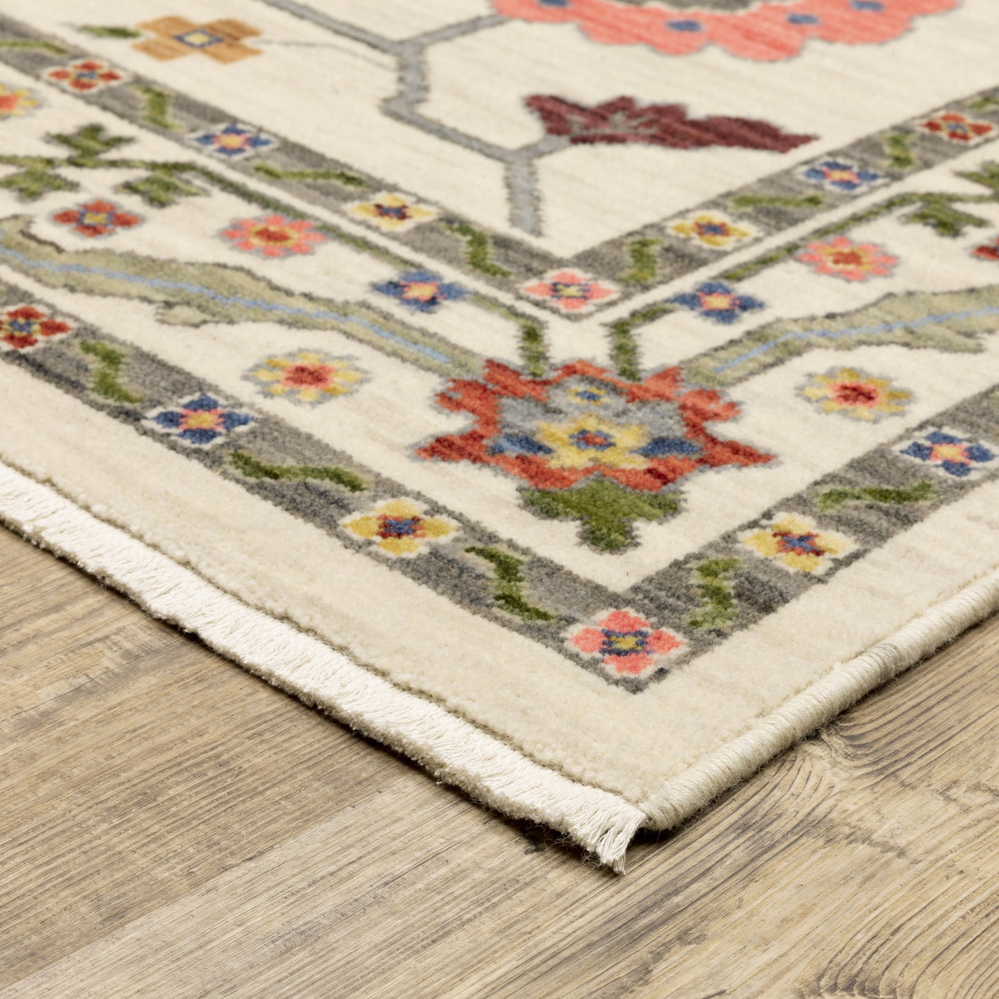 Oriental Weavers Lucca 5506W Ivory Traditional Power-Loomed Rug