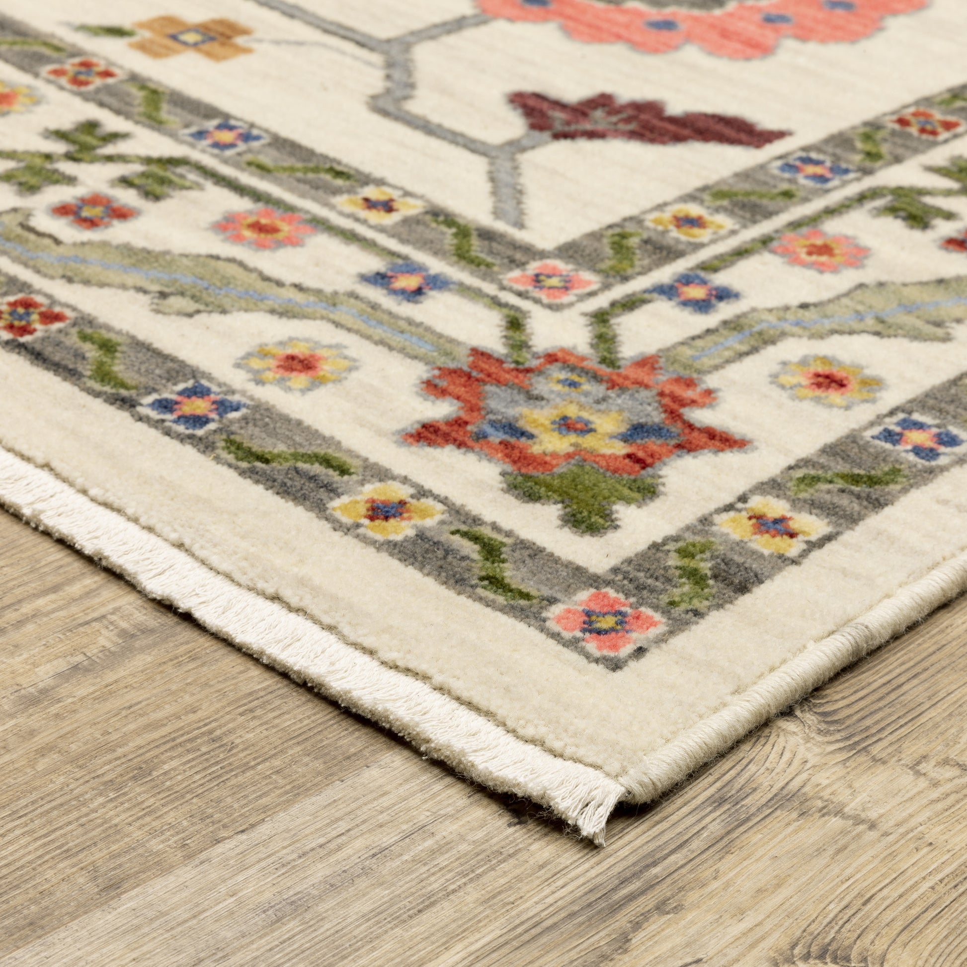 Oriental Weavers Lucca 5506W Ivory Traditional Power-Loomed Rug