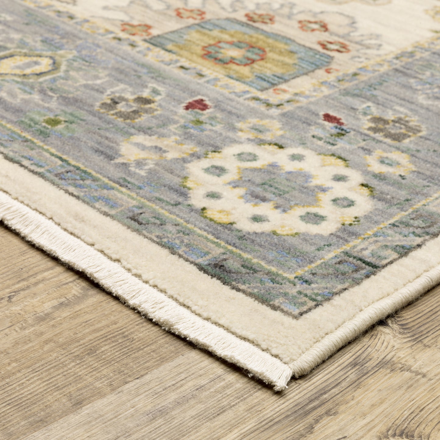 Oriental Weavers Lucca 846H1 Ivory Traditional Power-Loomed Rug