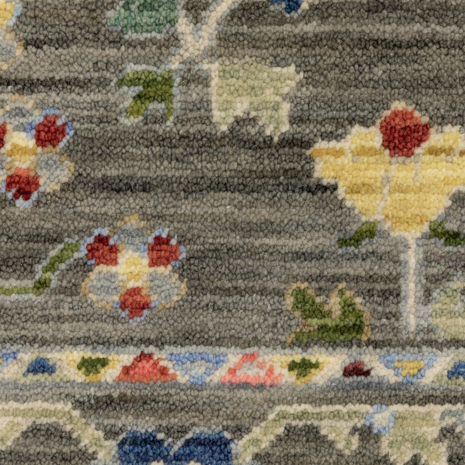 Oriental Weavers Lucca 093K1 Grey Traditional Power-Loomed Rug