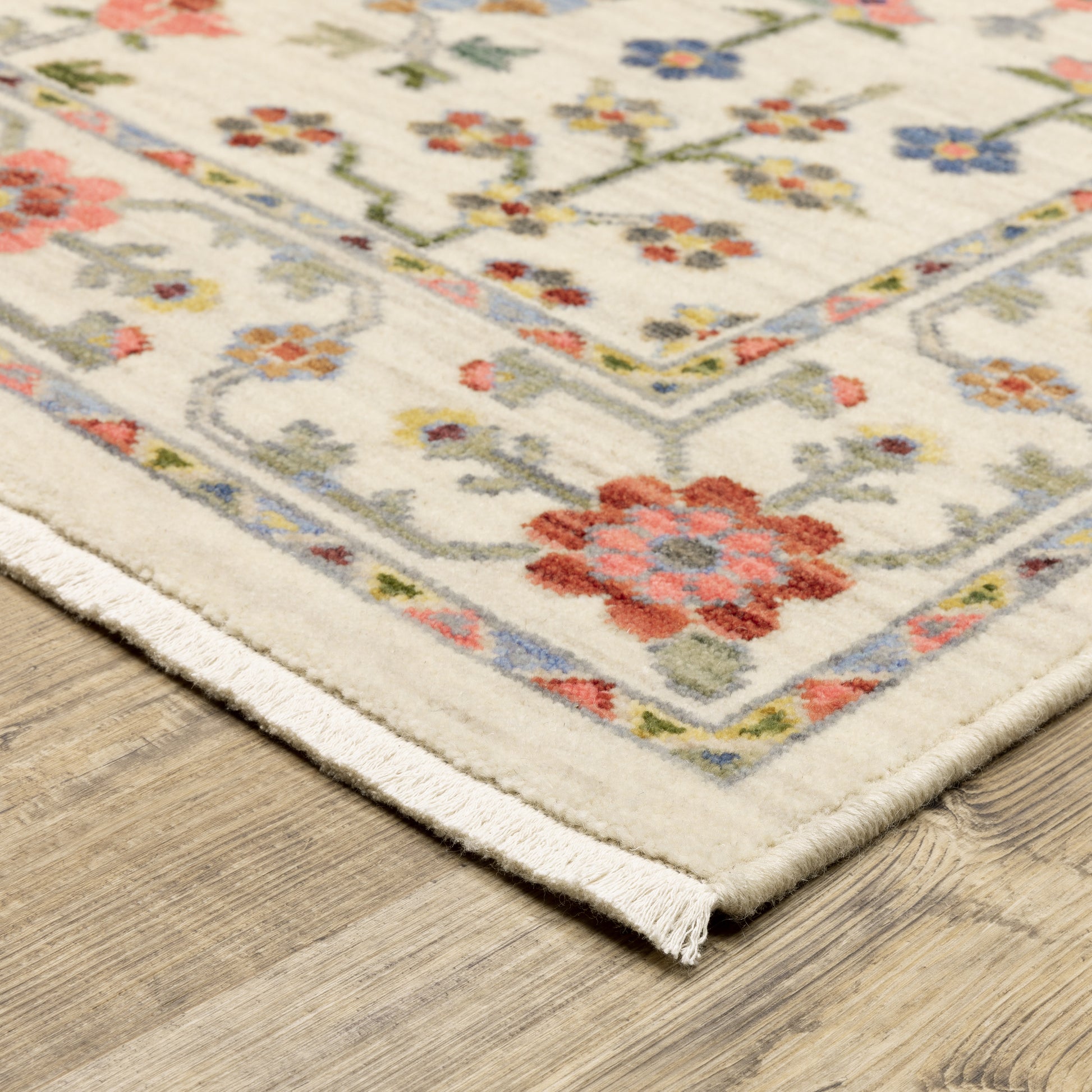 Oriental Weavers Lucca 093W1 Ivory Traditional Power-Loomed Rug