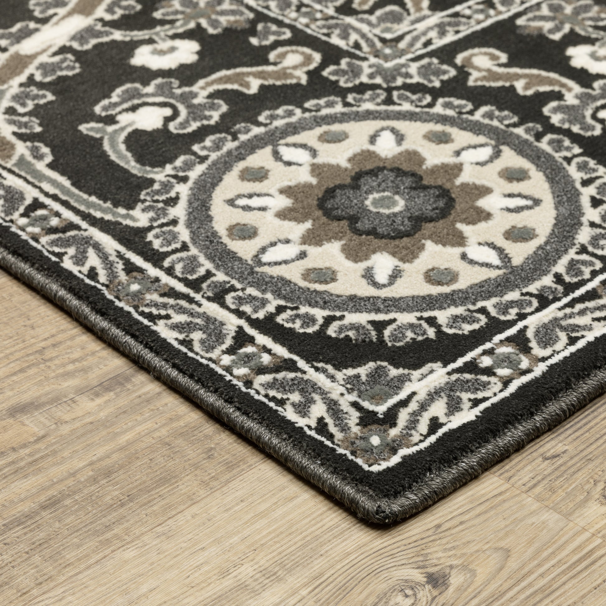 Oriental Weavers Raylan RAY05 Black Traditional Power-Loomed Rug