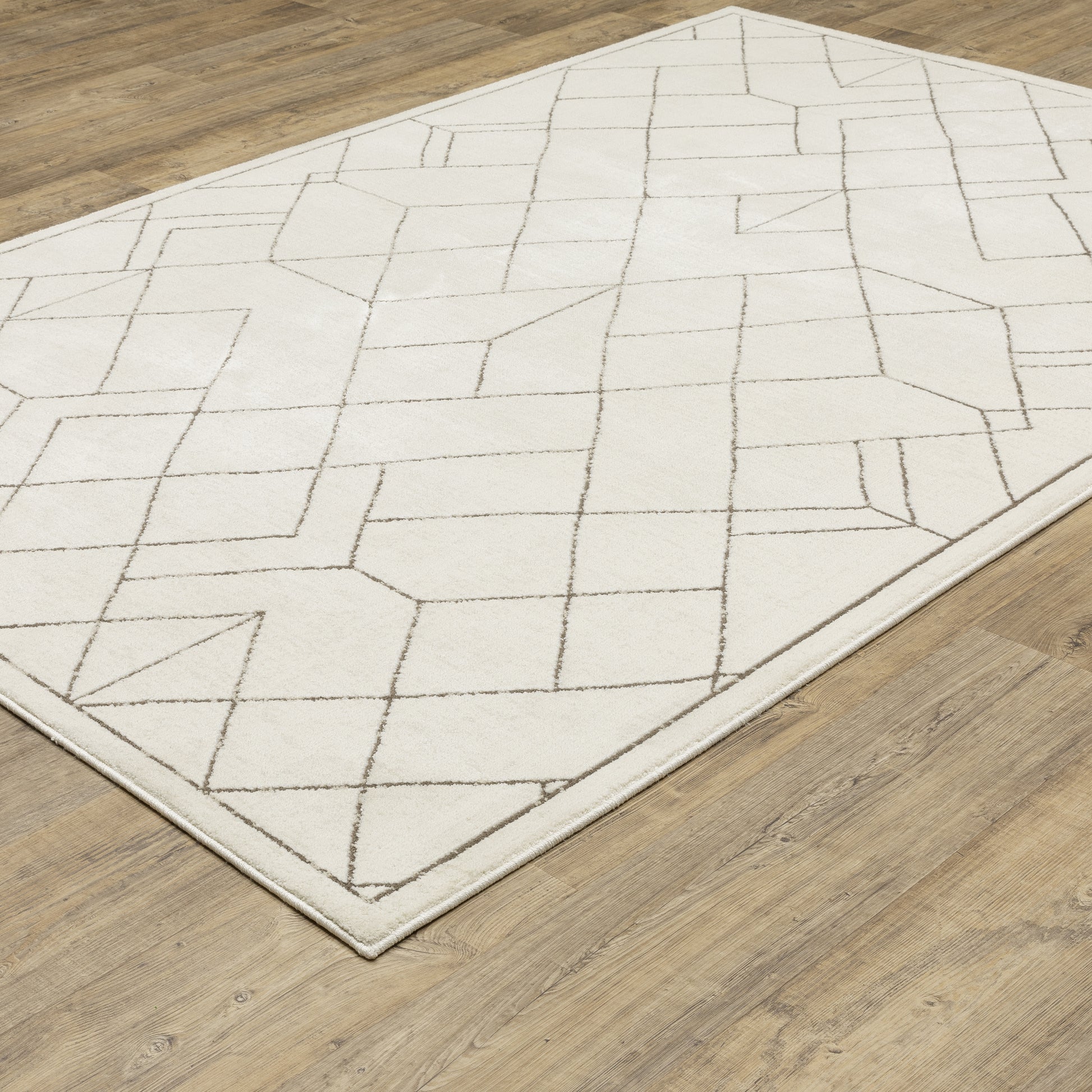 Oriental Weavers Raylan RAY06 Ivory Casual Power-Loomed Rug