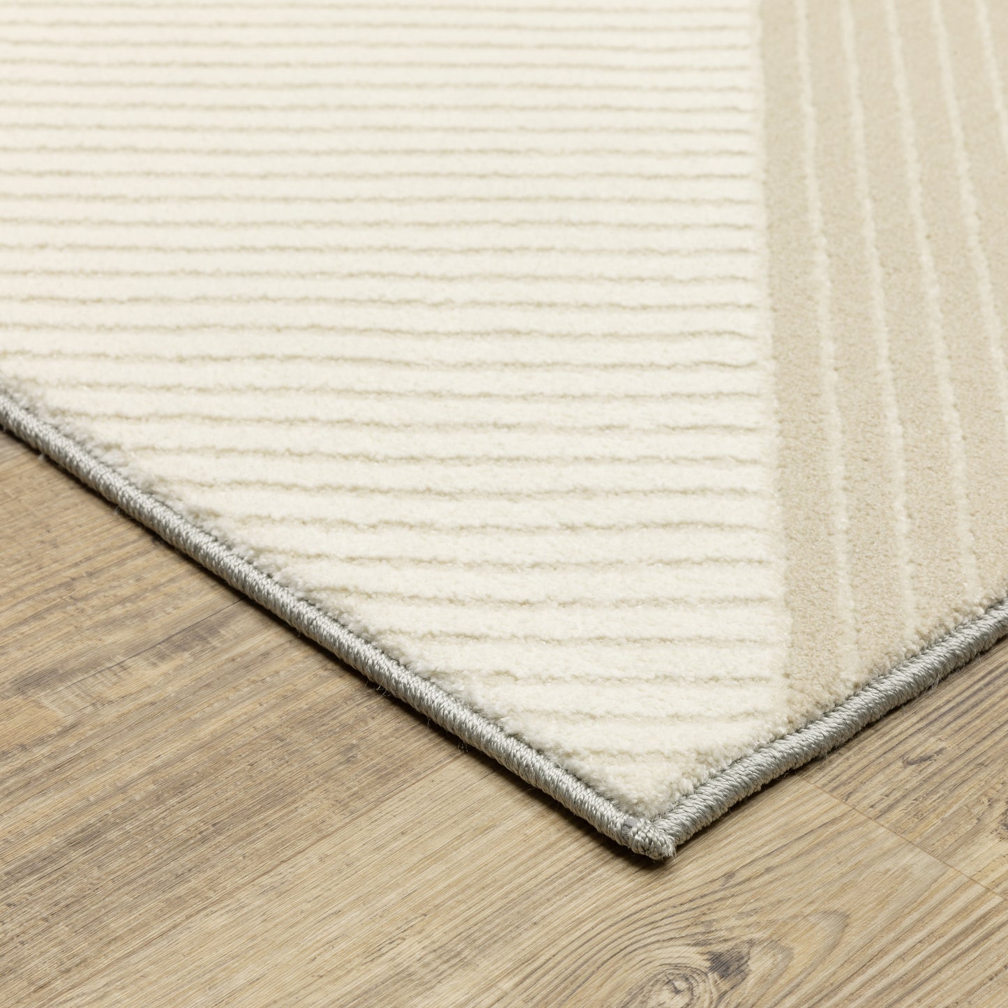 Oriental Weavers Raylan RAY07 Ivory Casual Power-Loomed Rug