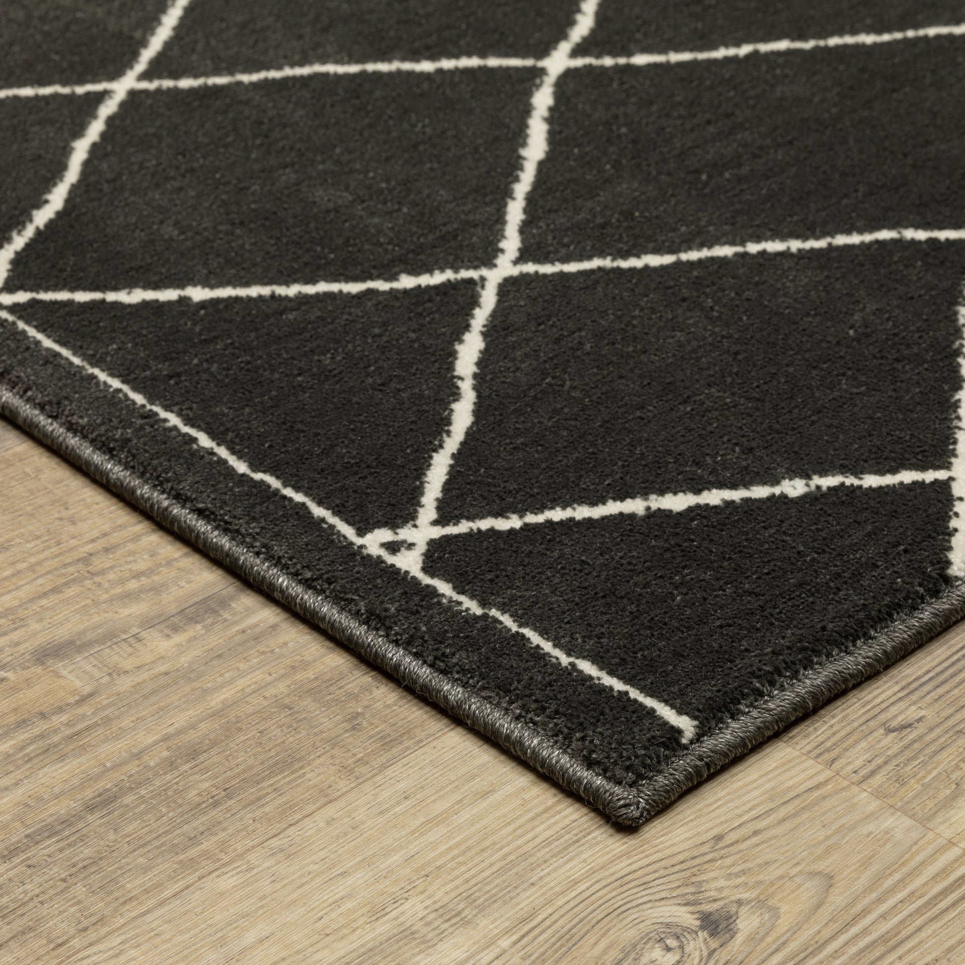 Oriental Weavers Raylan RAY12 Black Casual Power-Loomed Rug