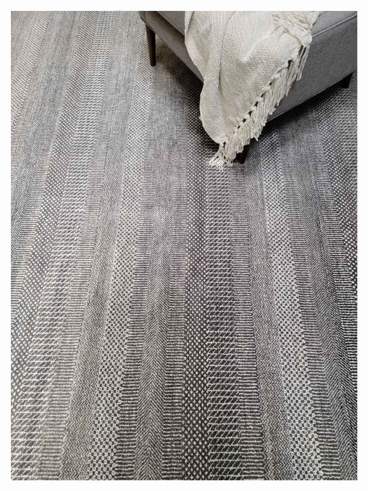 Artisan Vera 293905-VE-107 Lt.Grey Transitional Knotted Rug