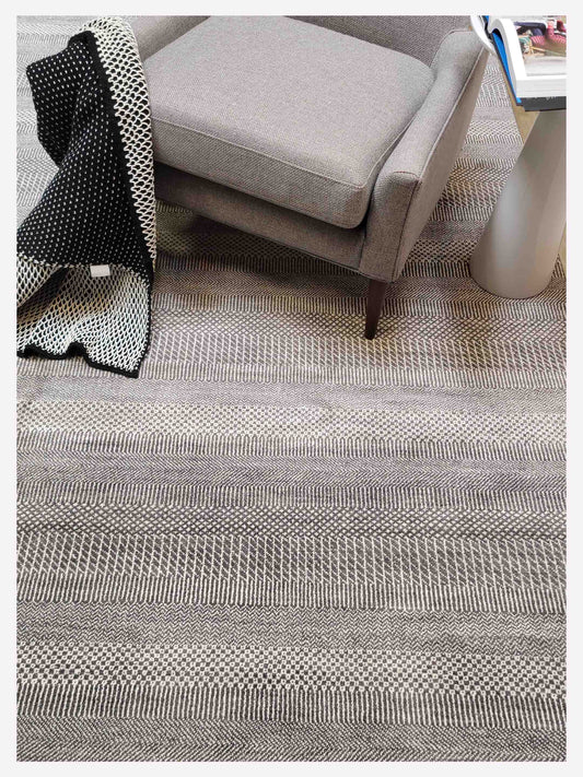 Artisan Vera VE-103 Silver Transitional Knotted Rug