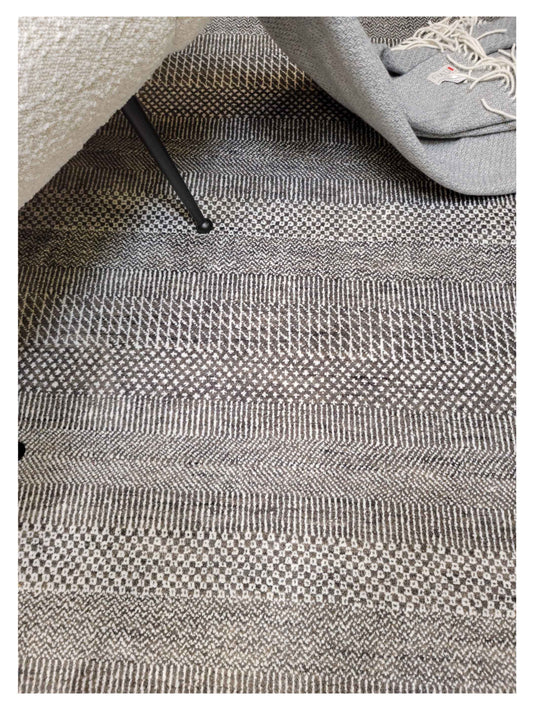 Artisan Vera VE-102 Lt.Grey Transitional Knotted Rug