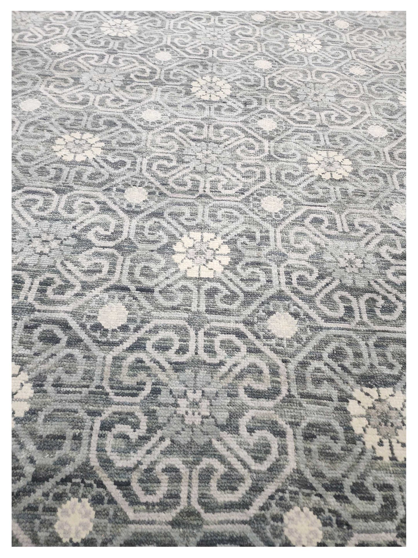 Artisan Amanda  Grey Beige Traditional Knotted Rug