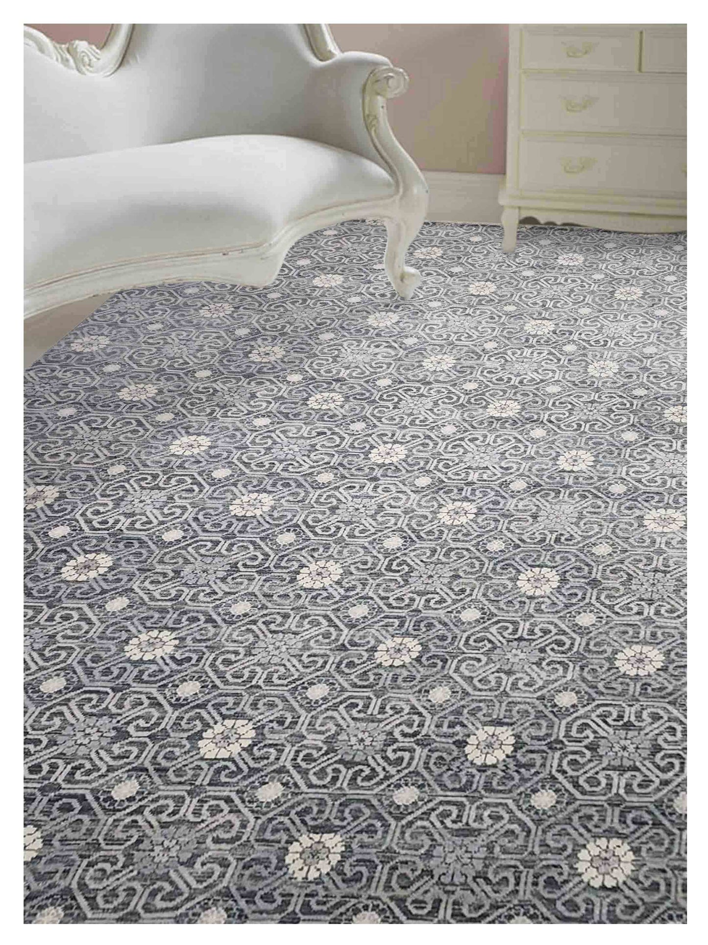 Artisan Amanda  Grey Beige Traditional Knotted Rug