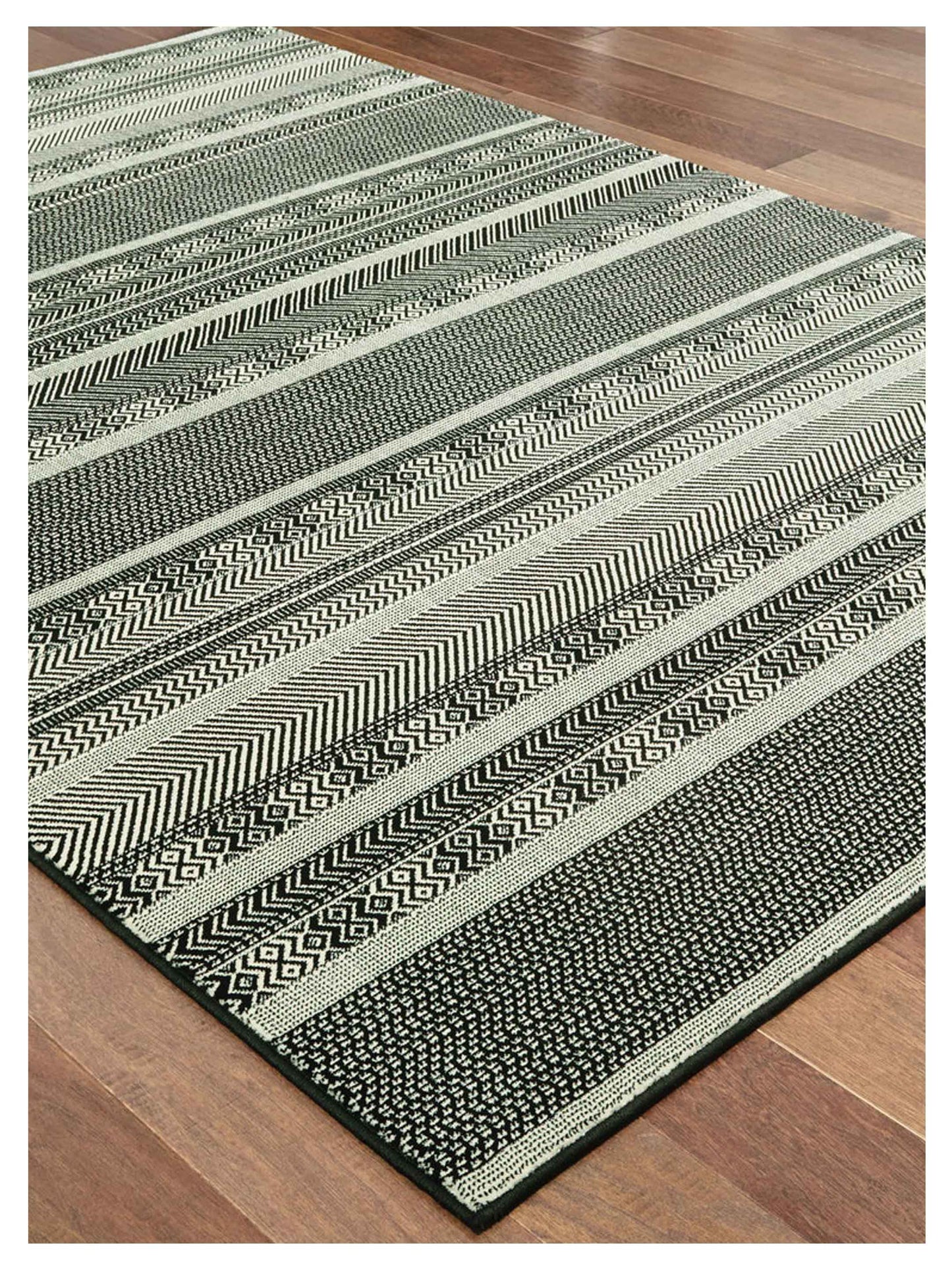 Oriental Weavers LUNA 1802K Black Ivory Casual Machinemade Rug