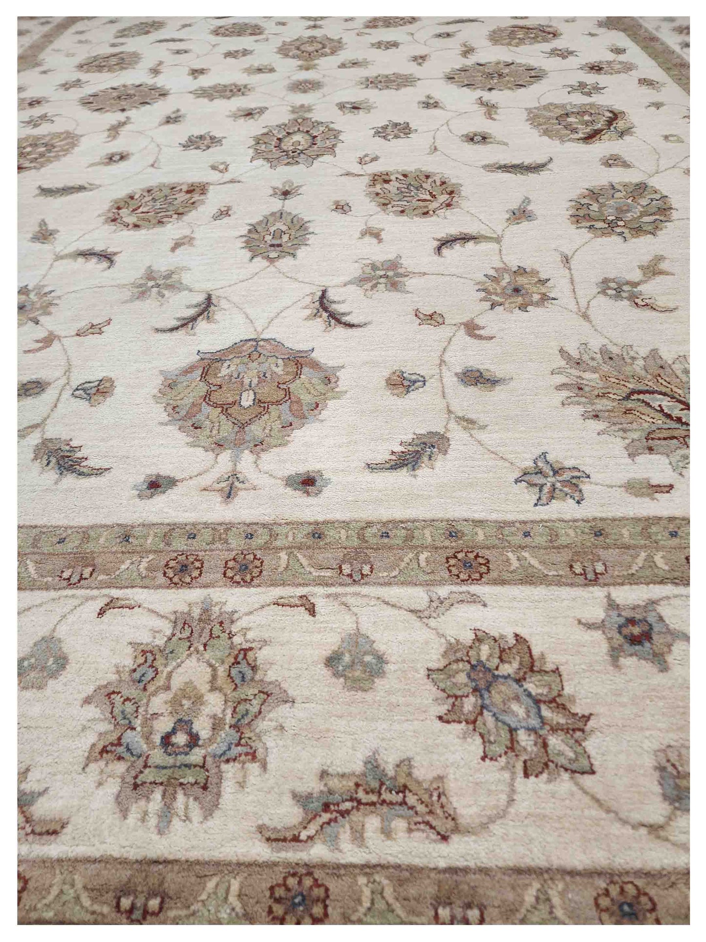 Artisan Zara  Beige Beige Traditional Knotted Rug