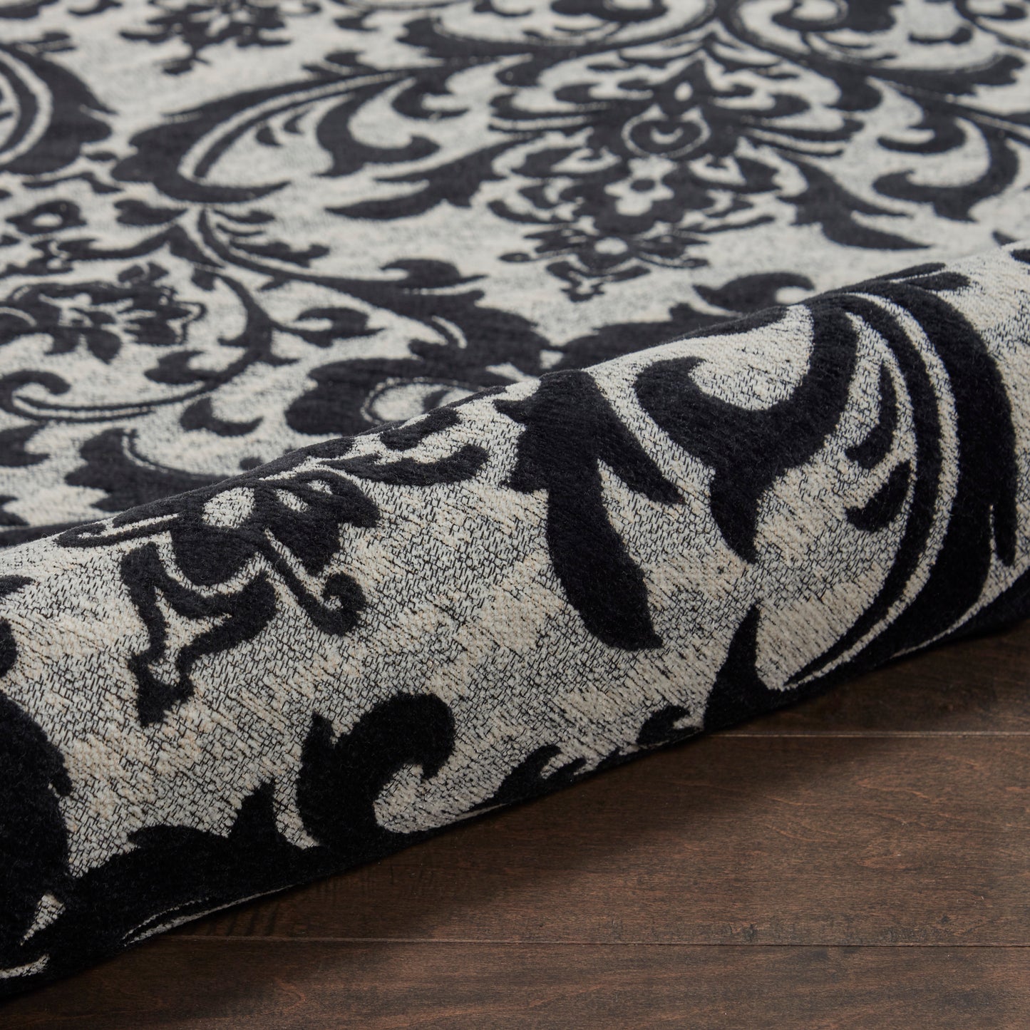 Nourison Home Damask DAS02 Black White  Traditional Machinemade Rug