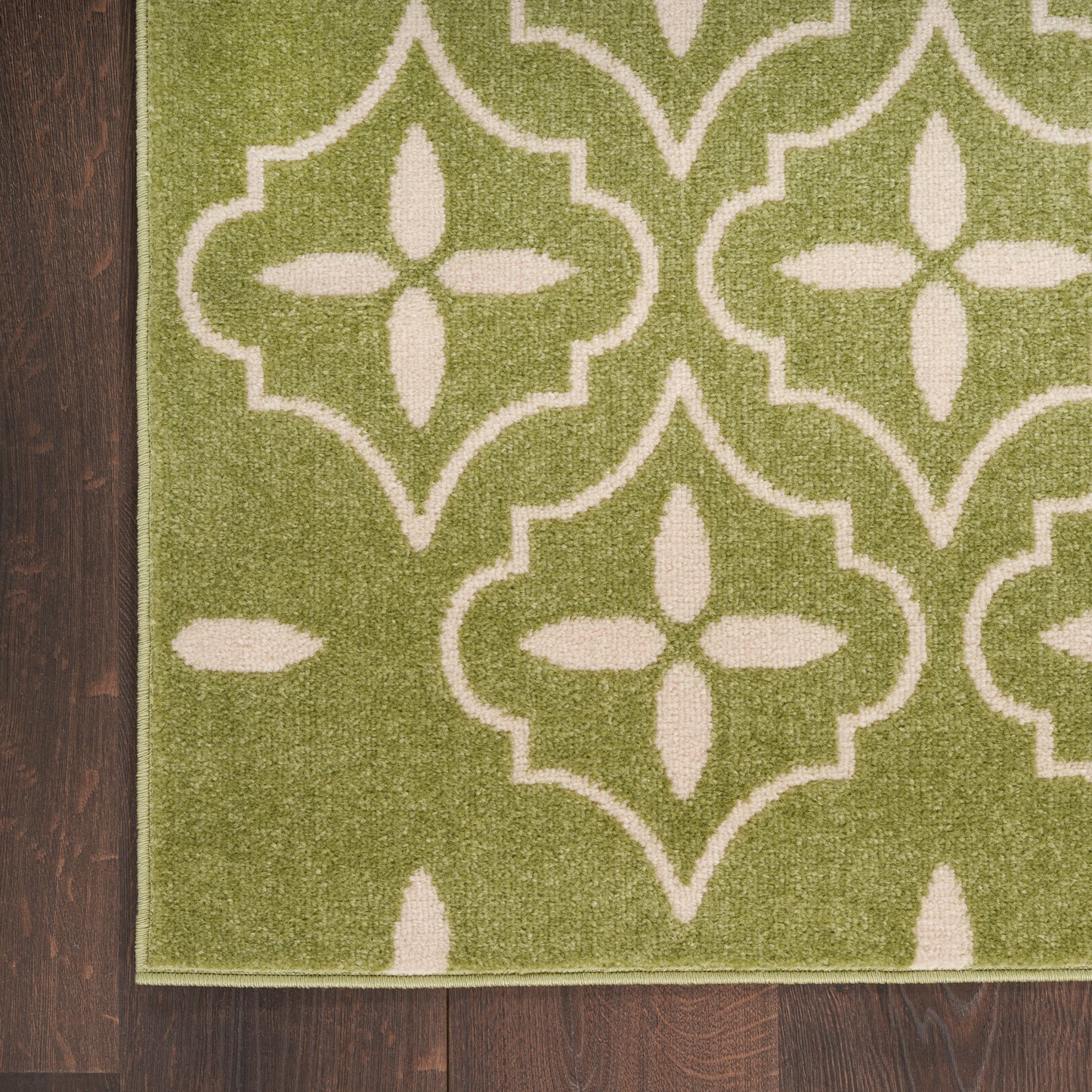 Nourison Home Nourison Essentials NRE04 Green Ivory  Contemporary Machinemade Rug