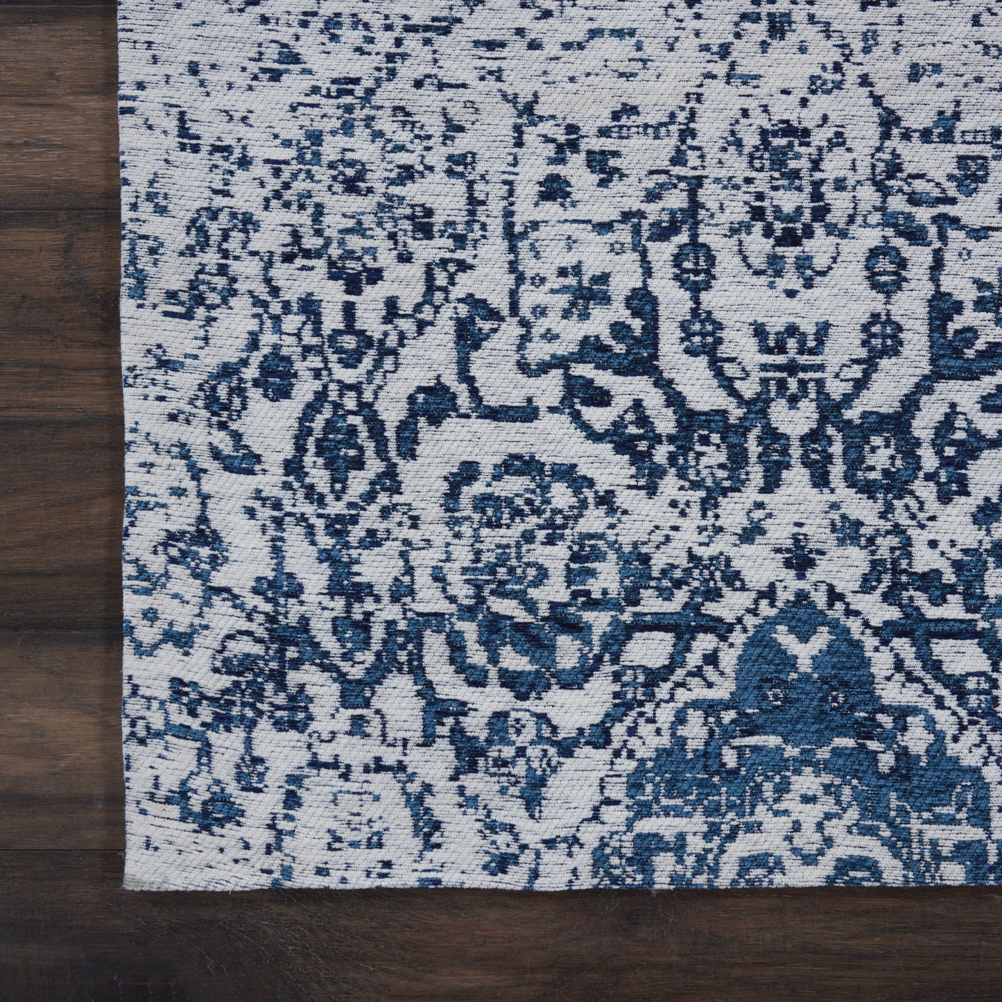 Nourison Home Damask DAS06 Ivory Navy  Transitional Machinemade Rug