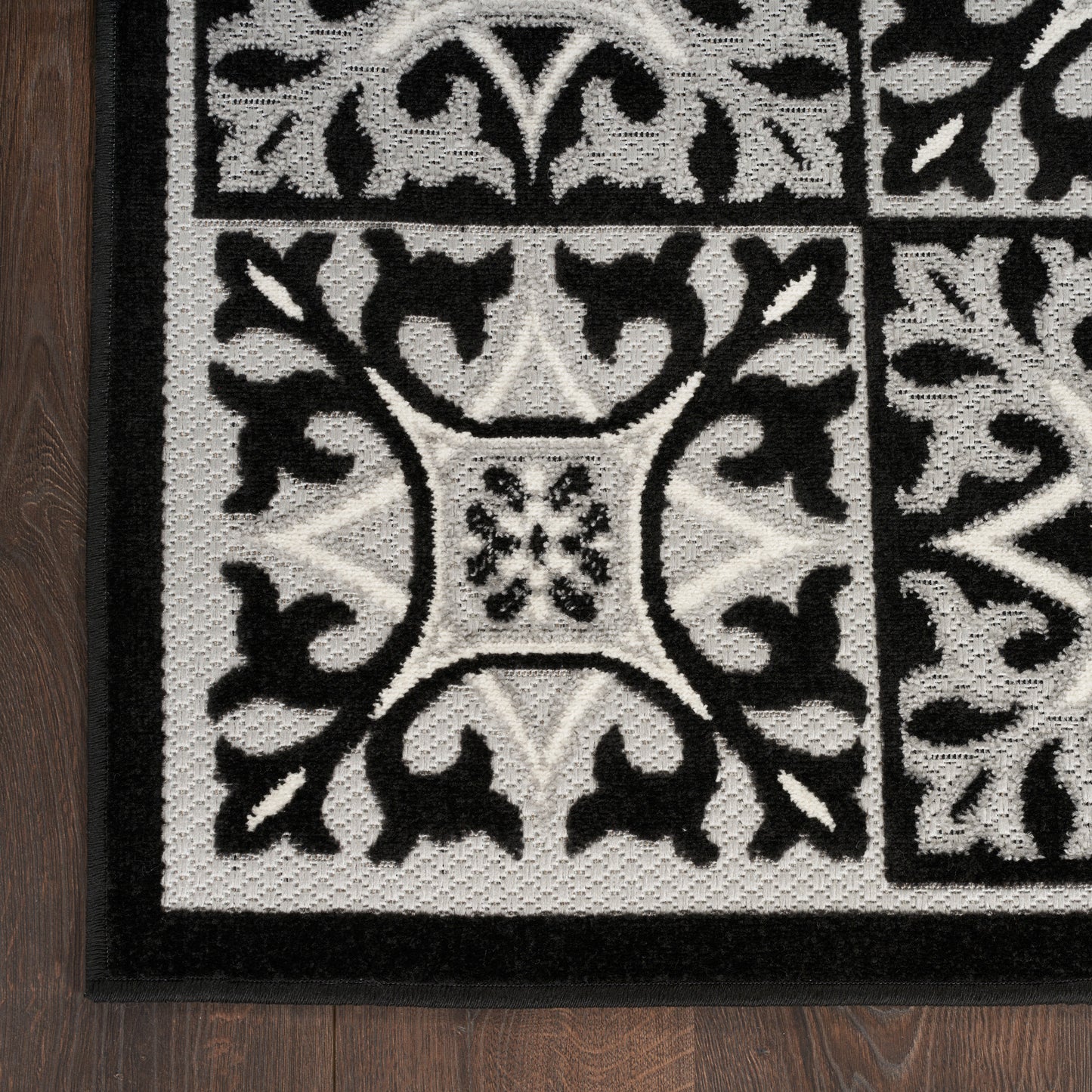 Nourison Home Aloha ALH34 Black White  Contemporary Machinemade Rug