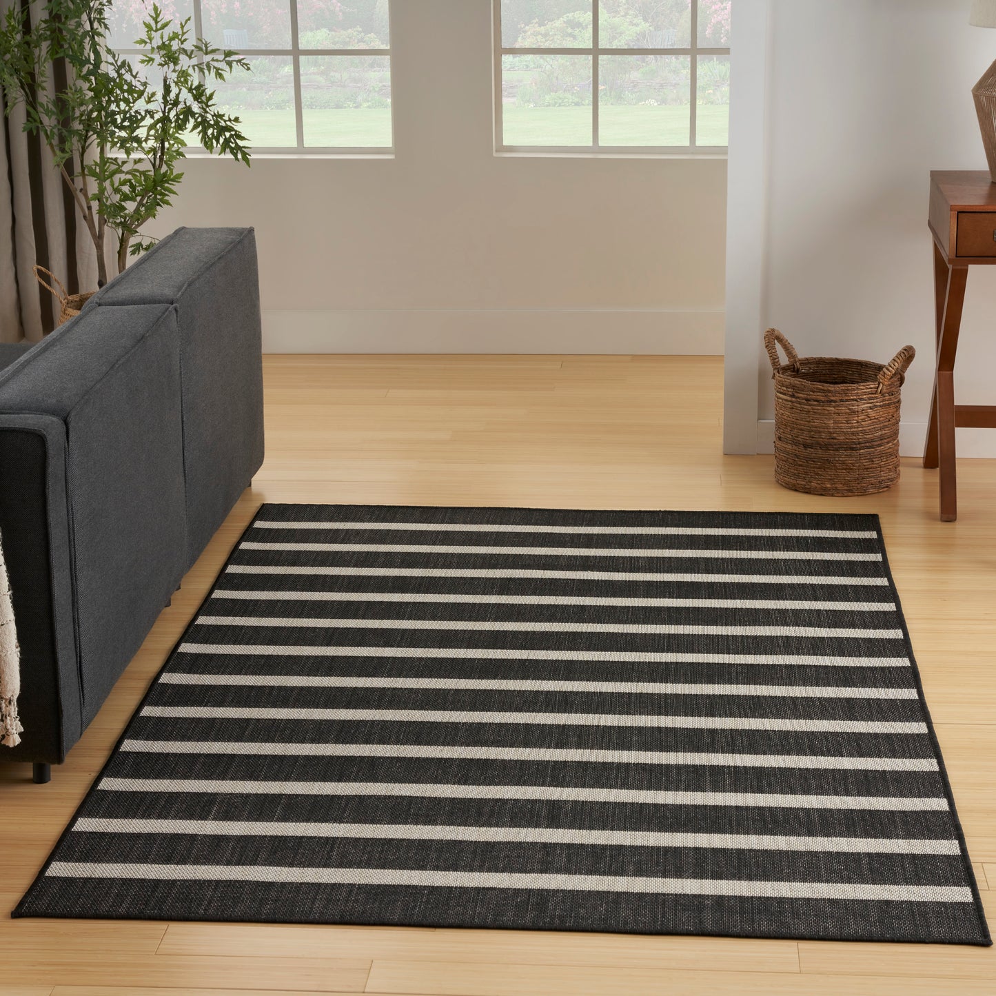 Nourison Home Positano POS03 Black Ivory  Contemporary Machinemade Rug