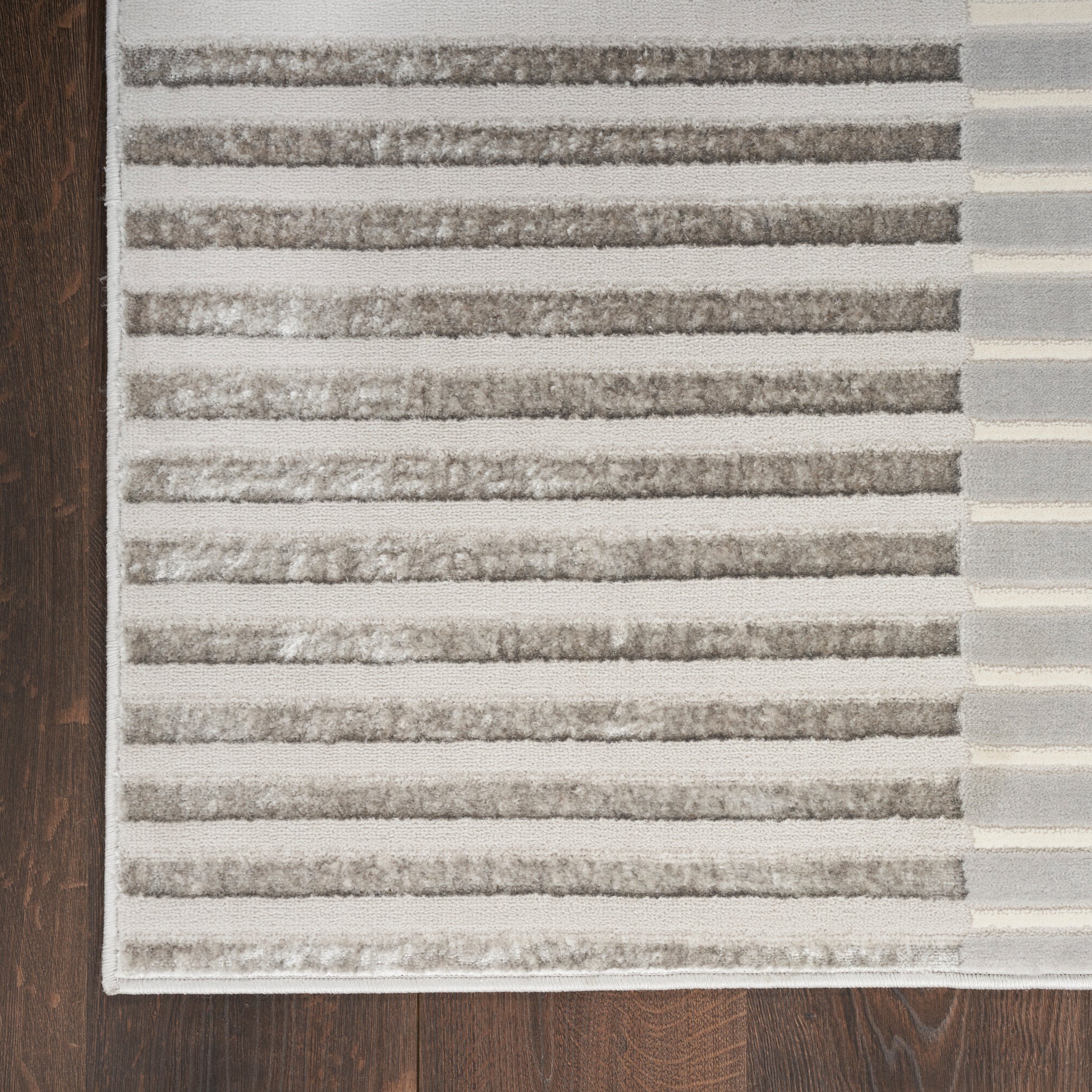 Inspire Me! Home Décor Brushstrokes BSK04 Silver Grey Contemporary Machinemade Rug