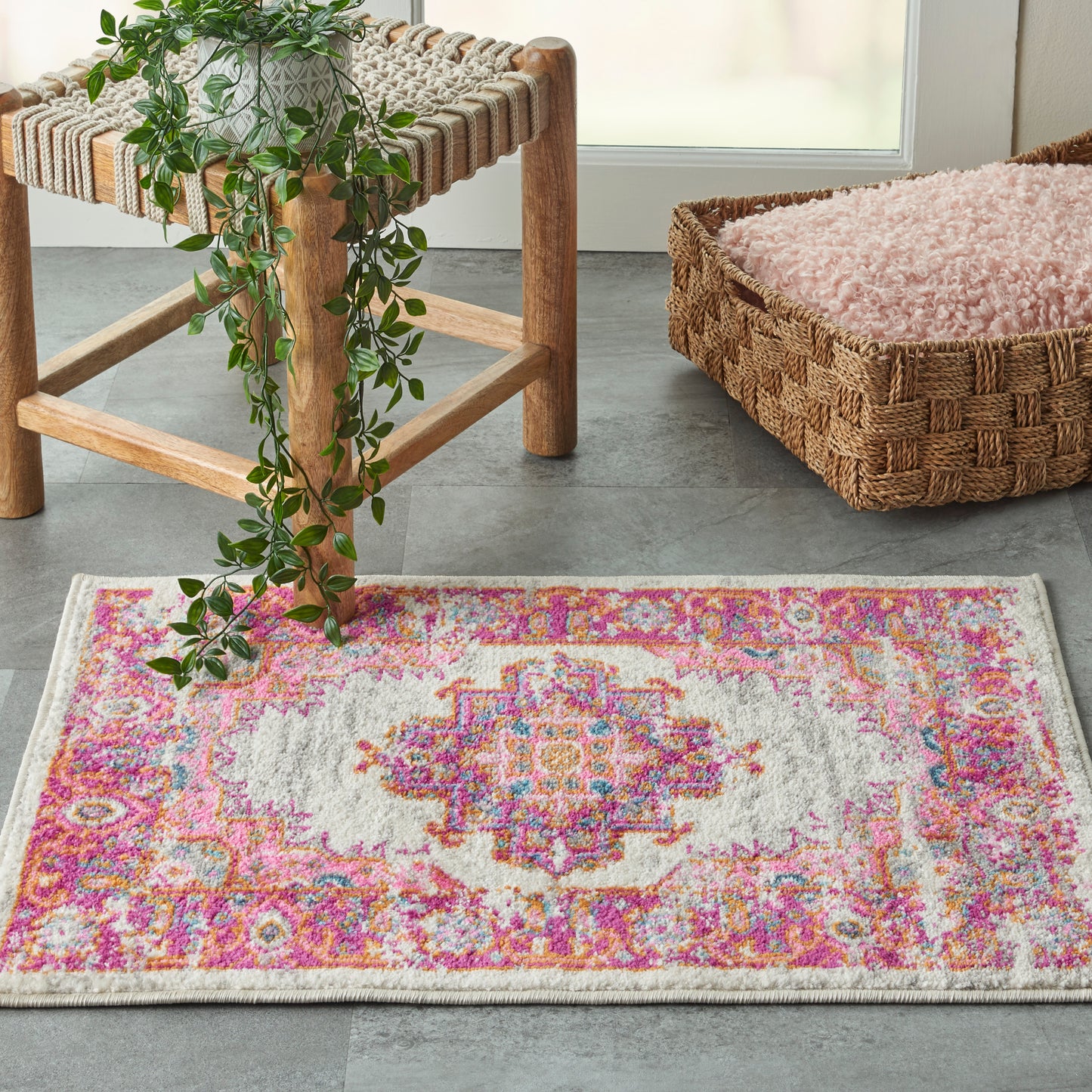 Nourison Home Passion PSN03 Ivory Fuchsia  Transitional Machinemade Rug