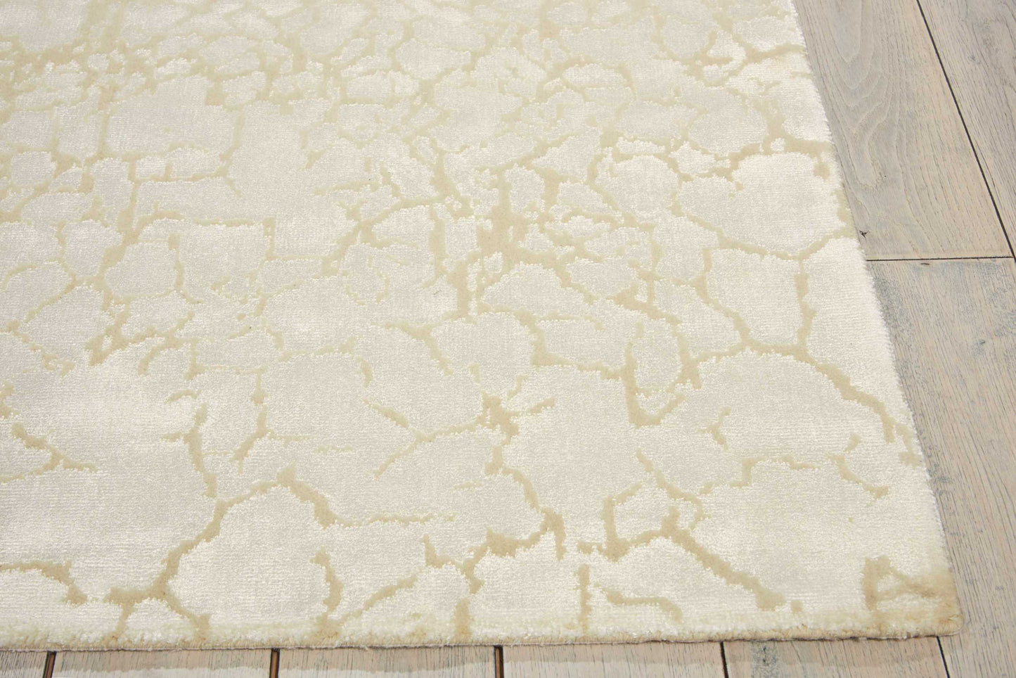 Nourison Home Luminance LUM12 Cream  Transitional Loom Rug