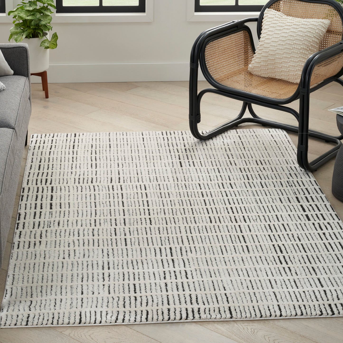 Nourison Home Modern Comfort MNC03 Ivory Black  Contemporary Machinemade Rug